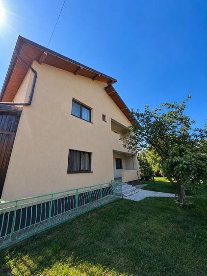 Casă cu 5 camere cu Canalizare în Central
