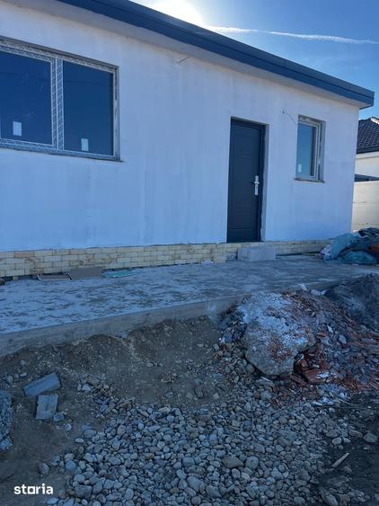 Casă cu 2 camere cu Teren 174 Mp în Nojorid