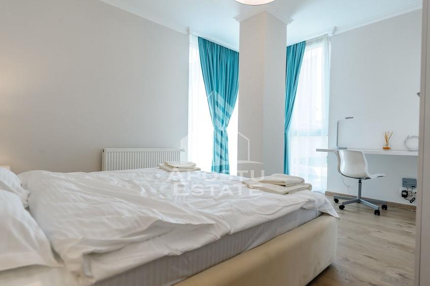 Apartament cu 3 camere semidecomandat, mobilat în Central