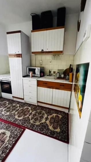 Apartament cu 3 camere decomandat, mobilat în Girocului