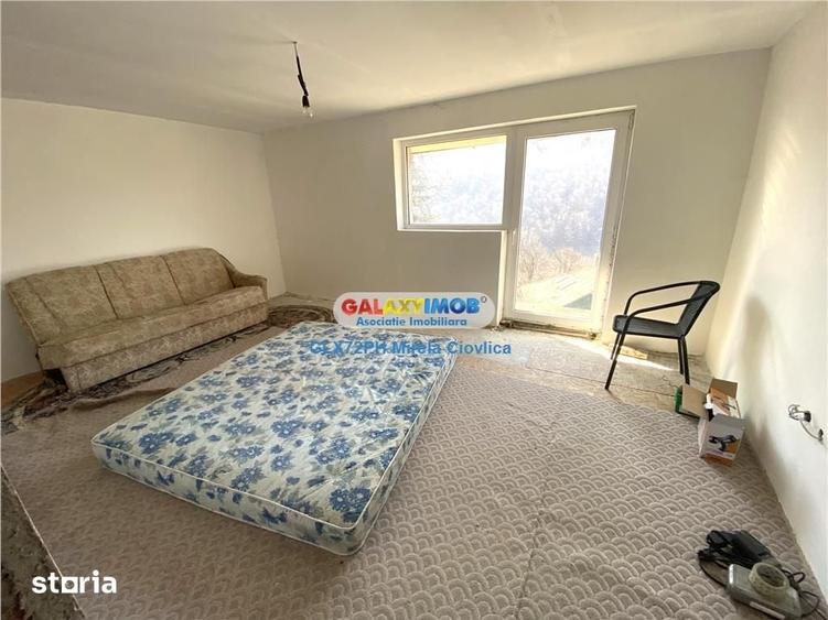 Casă cu 4 camere cu Teren 725 Mp în Posada