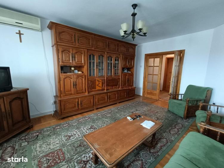 Apartament cu 3 camere decomandat, mobilat în Central