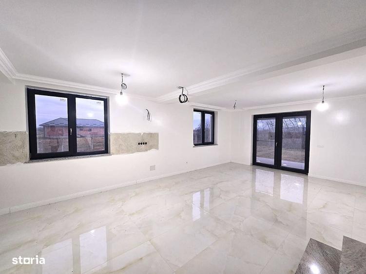 Casă cu 4 camere în Central