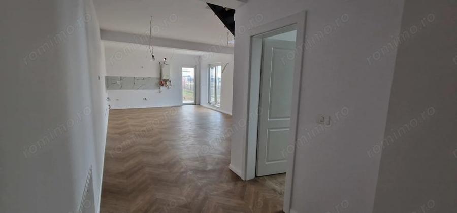 Casă cu 5 camere cu Teren 365 Mp în Covaci
