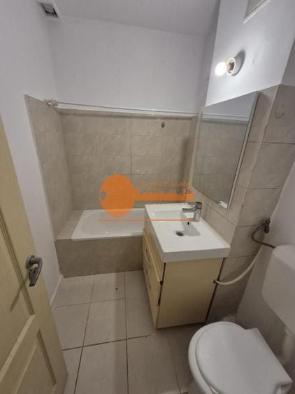 Apartament cu 2 camere semidecomandat în Apusului