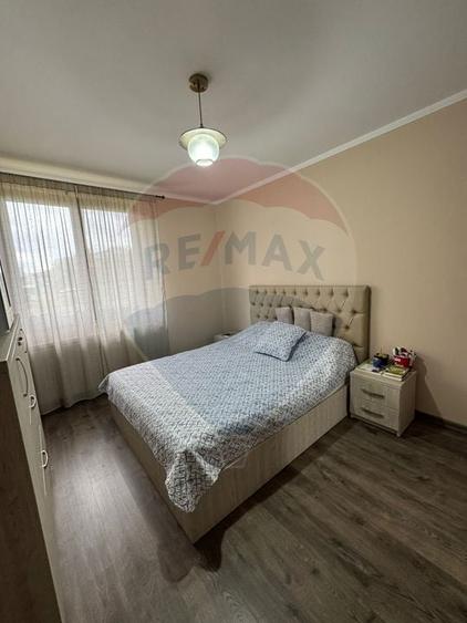 Casă individuală cu 5 camere cu Teren 1268 Mp în Nord