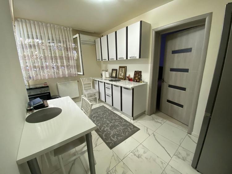Apartament cu 3 camere decomandat, mobilat în Vitan Mall