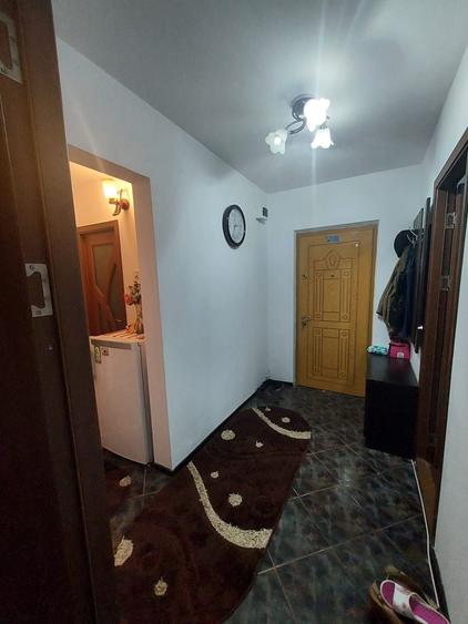 Apartament cu 3 camere decomandat în Coman