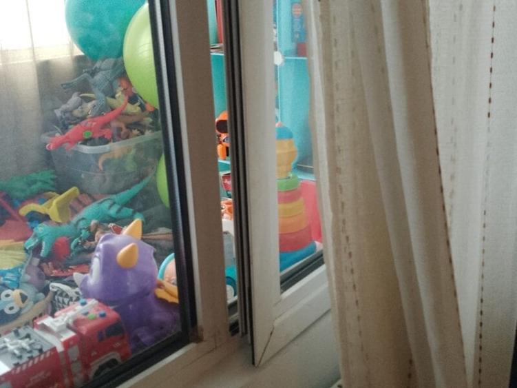 Apartament cu 4 camere semidecomandat în Berceni