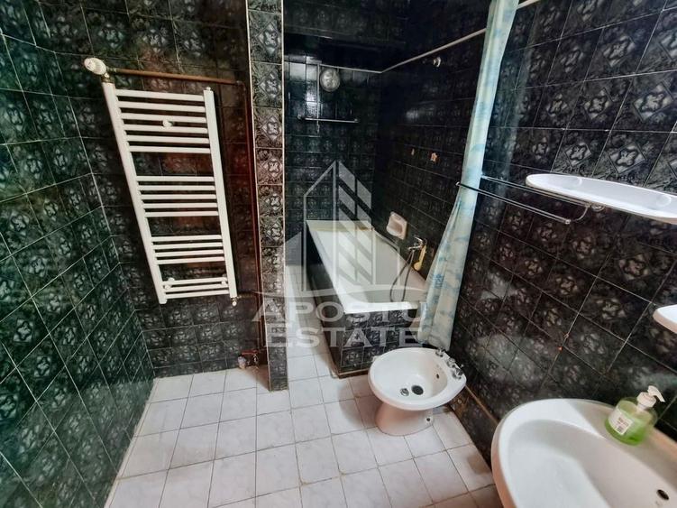 Apartament cu 2 camere decomandat în P-ța Unirii