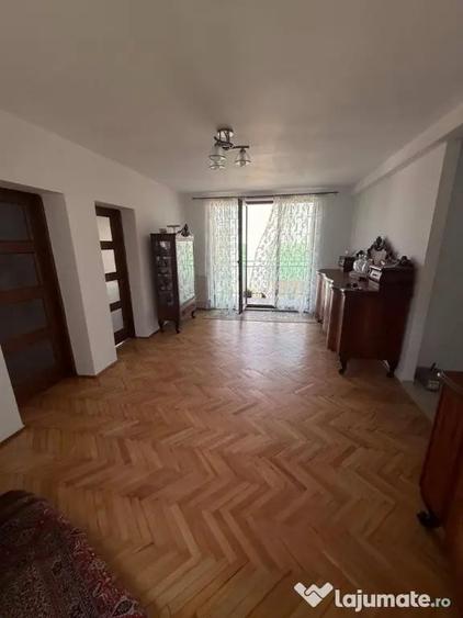 Apartament cu 3 camere semidecomandat în Andrei Mureșanu