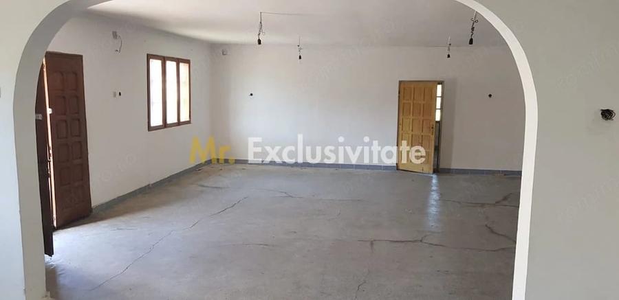 Casă cu Teren 221 Mp în Corbi