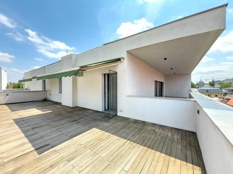Penthouse cu 3 camere, mobilat în P-ța Victoriei