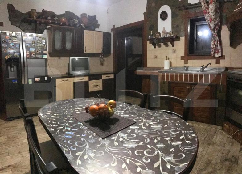Casă individuală cu 5 camere cu Teren 3000 Mp în Teiș