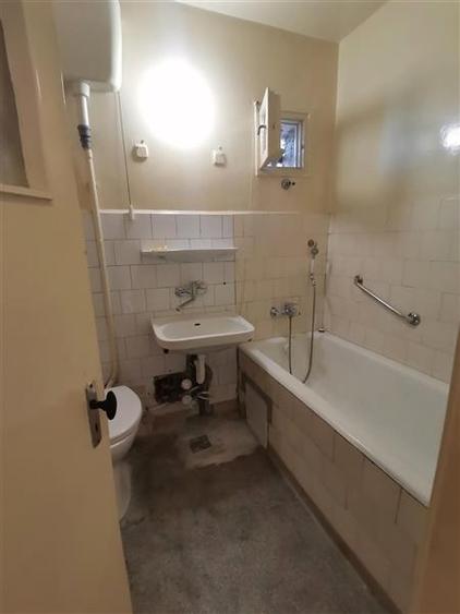 Apartament cu 3 camere semidecomandat în Barbu Văcărescu