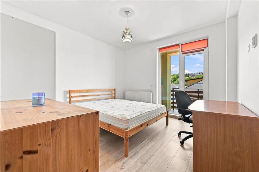 Apartament cu 3 camere decomandat în Rediu