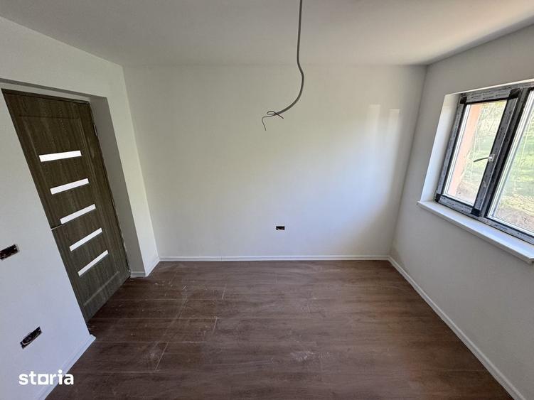 Casă cu 4 camere cu Teren 475 Mp în Tomești