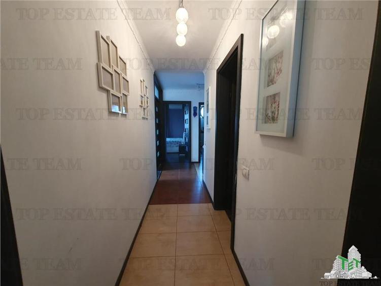 Apartament cu 3 camere decomandat, mobilat în Sat Vacanță