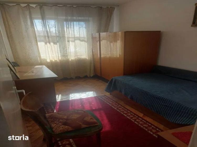 Apartament cu 3 camere semidecomandat, mobilat în Iosefin