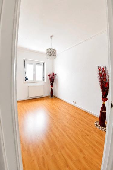 Apartament cu 3 camere decomandat în Micro 21