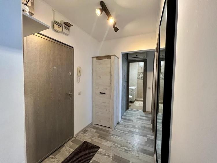 Apartament cu 2 camere decomandat în Casa de Cultură
