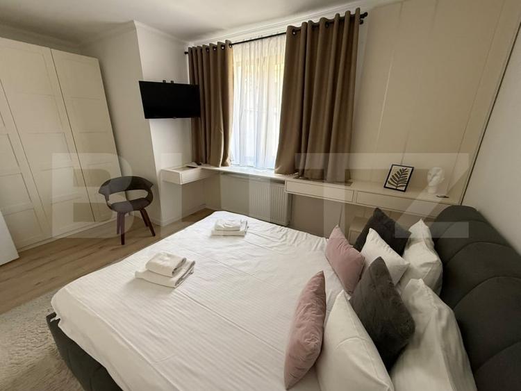 Apartament cu 3 camere semidecomandat, mobilat în Central