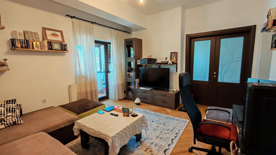Apartament cu 3 camere semidecomandat, mobilat în Pache Protopopescu