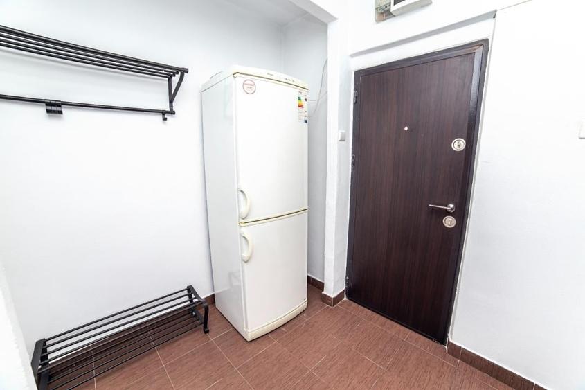Apartament cu 3 camere semidecomandat, mobilat în Militari