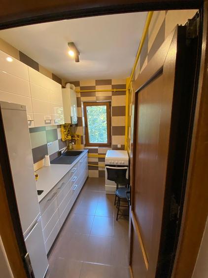 Apartament cu 3 camere semidecomandat în Spitalului