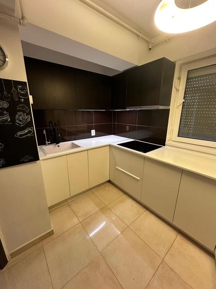 Apartament cu 3 camere decomandat în Berceni