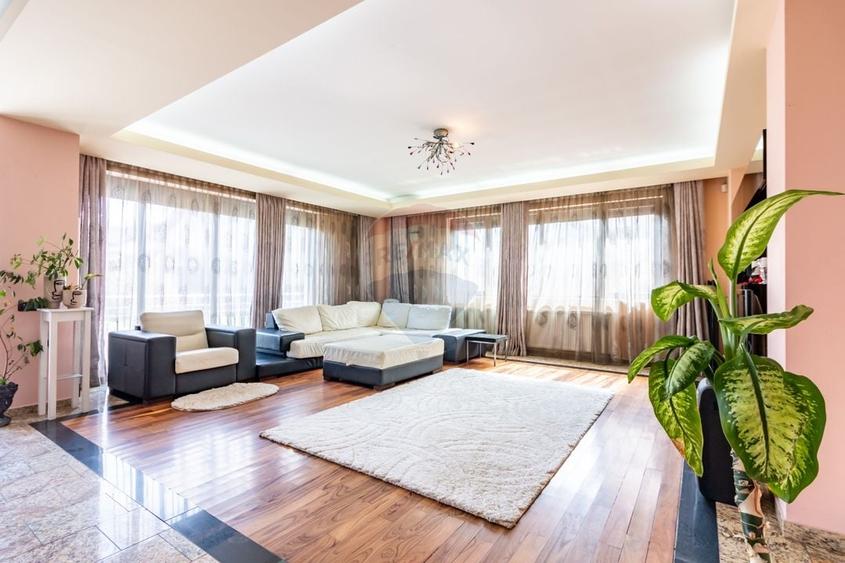 Casă individuală cu 7 camere cu Teren 745 Mp în Corbeanca