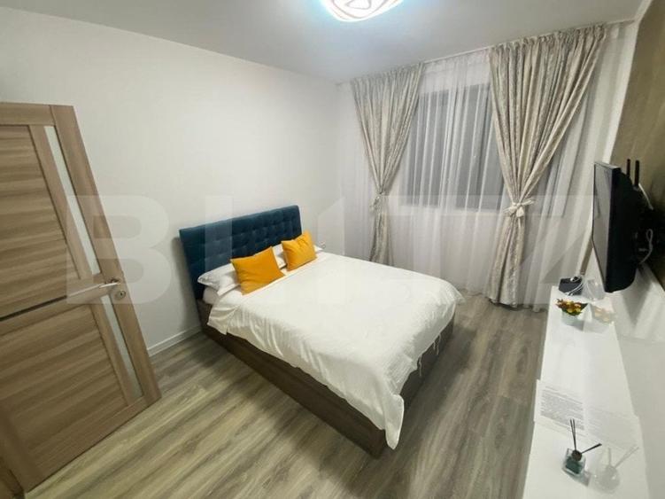 Apartament cu 3 camere semidecomandat, mobilat în Calea București