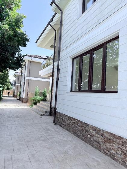 Casă individuală cu 5 camere cu Canalizare în Central