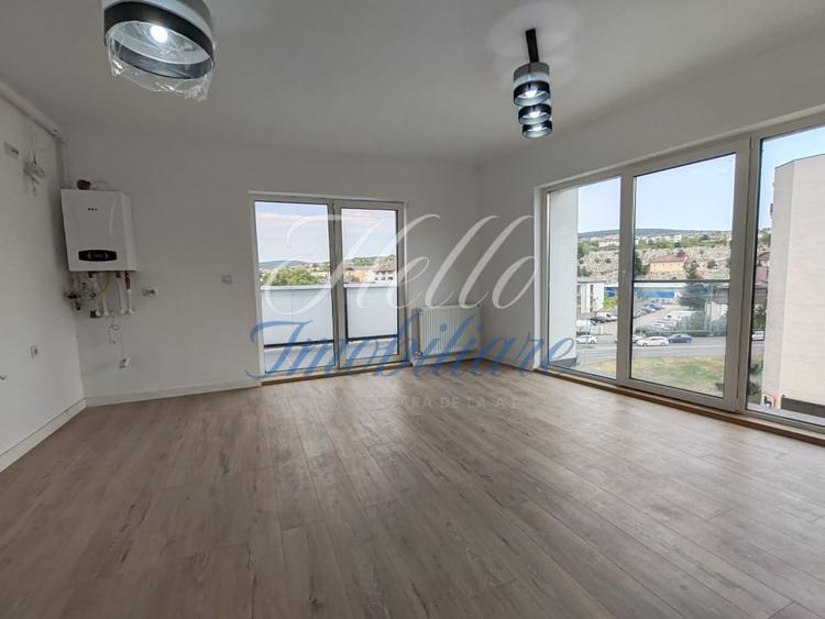 Apartament cu 4 camere semidecomandat în Dâmbul Rotund