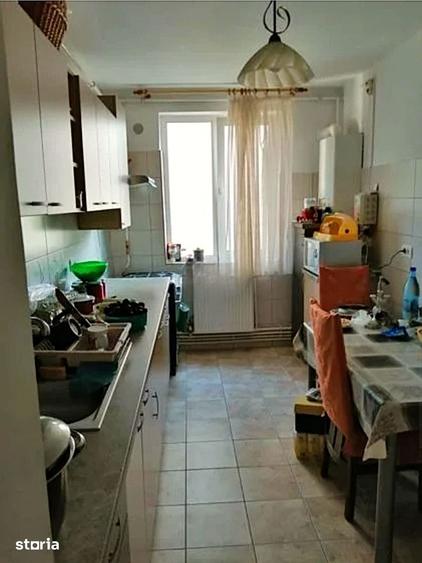 Apartament cu 3 camere decomandat în Far