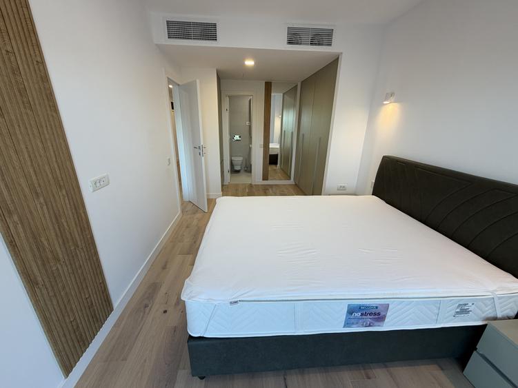 Apartament cu 3 camere semidecomandat în Străulești