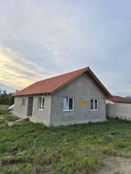 Casă cu 2 camere cu Teren 750 Mp în Chizătău