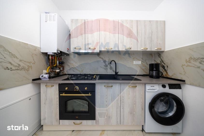 Casă cu 9 camere cu Teren 501 Mp în Astra