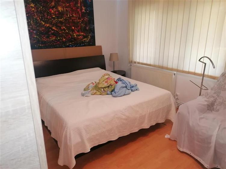 Apartament cu 4 camere decomandat în Soarelui