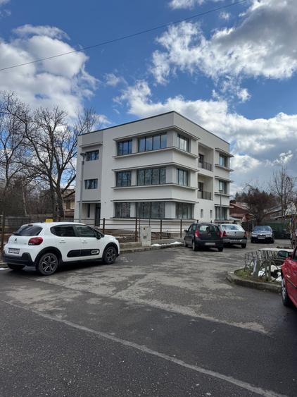 Casă cu 3 camere decomandat în Central