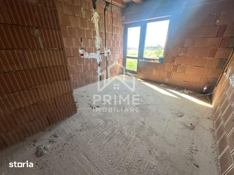 Casă cu 4 camere cu Teren 657 Mp în Micești