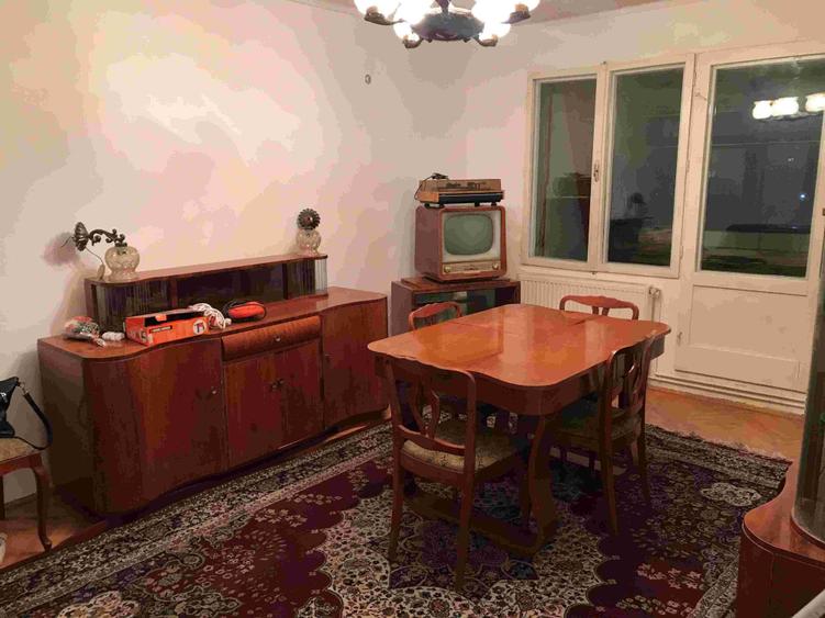 Apartament cu 4 camere decomandat în Central