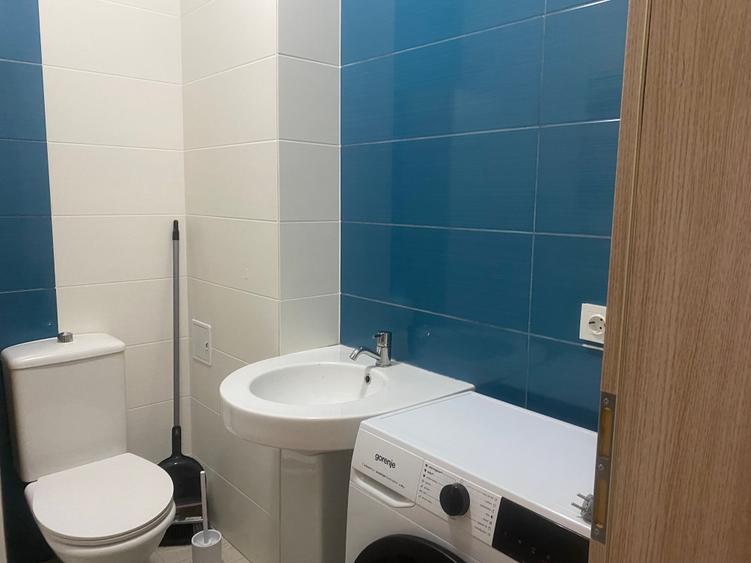 Apartament cu 3 camere decomandat în Metalurgiei