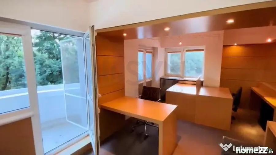 Apartament cu 5 camere semidecomandat în Romană