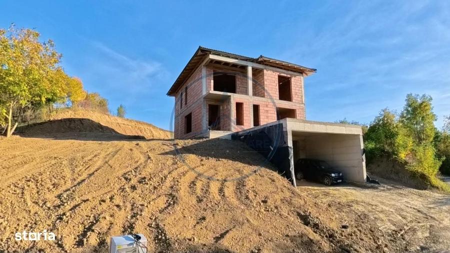 Casă cu 4 camere cu Teren 1000 Mp în Central