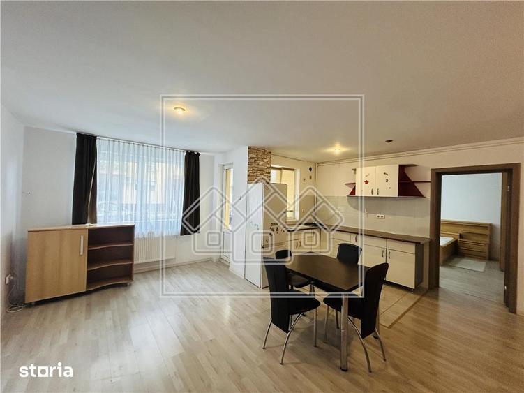 Apartament la cheie, 3 camere, balcon, zona Rahova - 13