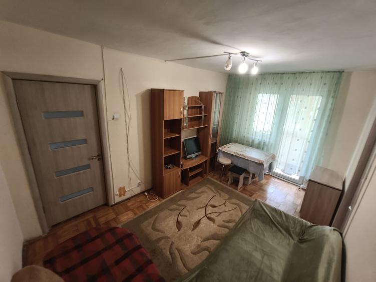 Apartament cu 3 camere semidecomandat în Tomis Nord