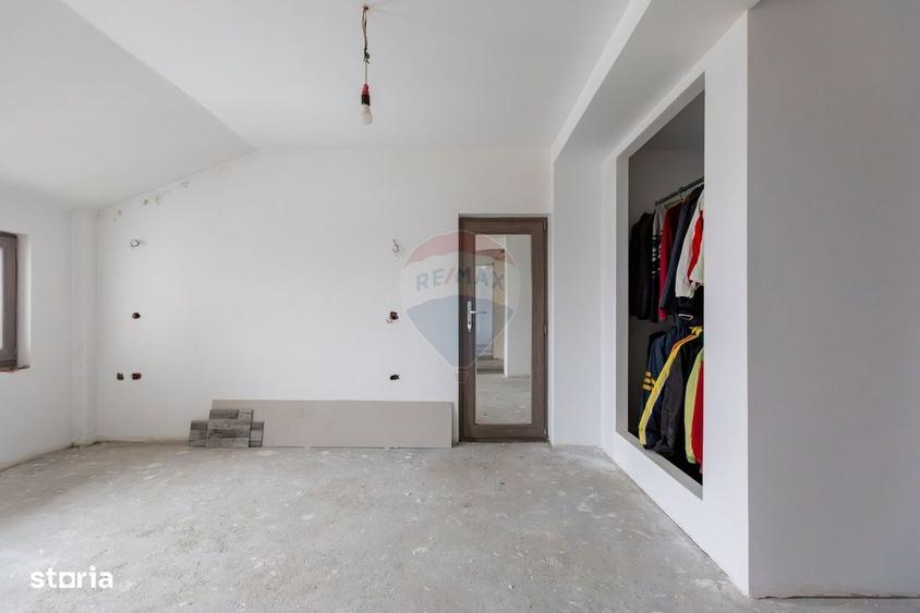 Casă cu 4 camere decomandat cu Teren 500 Mp în Gherăiești