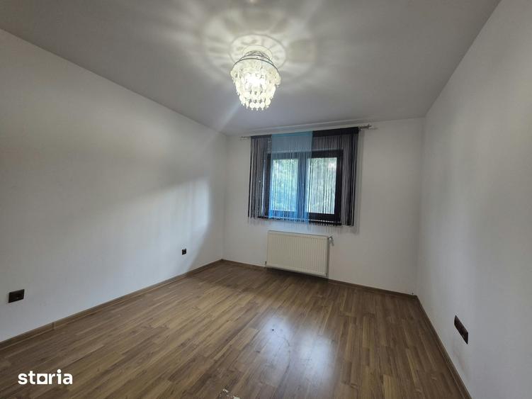 Casă cu 4 camere cu Teren 200 Mp în Șcheia