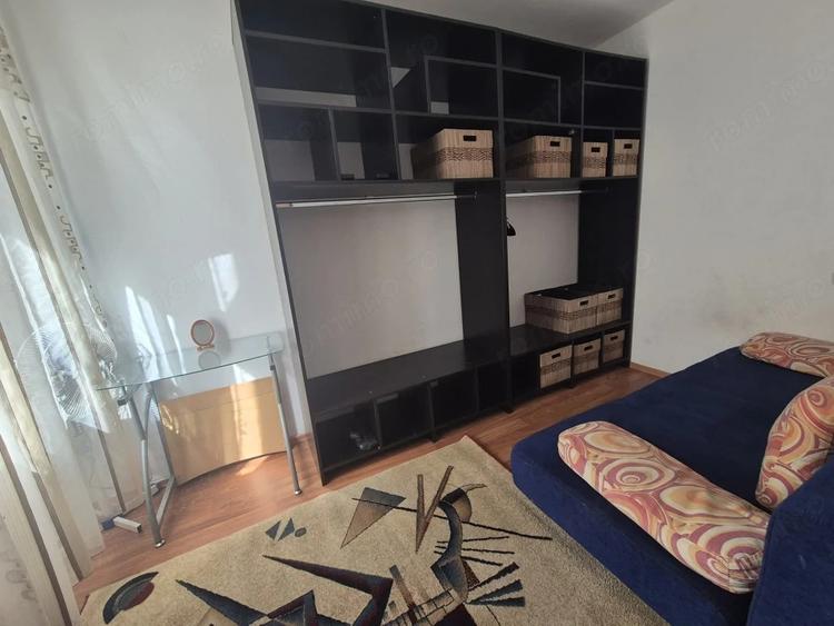Apartament cu 3 camere semidecomandat în Trivale